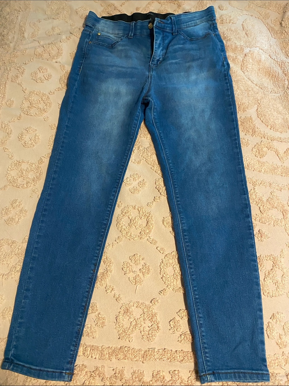 Women's Skinny Stretch Jeans in Medium Blue
